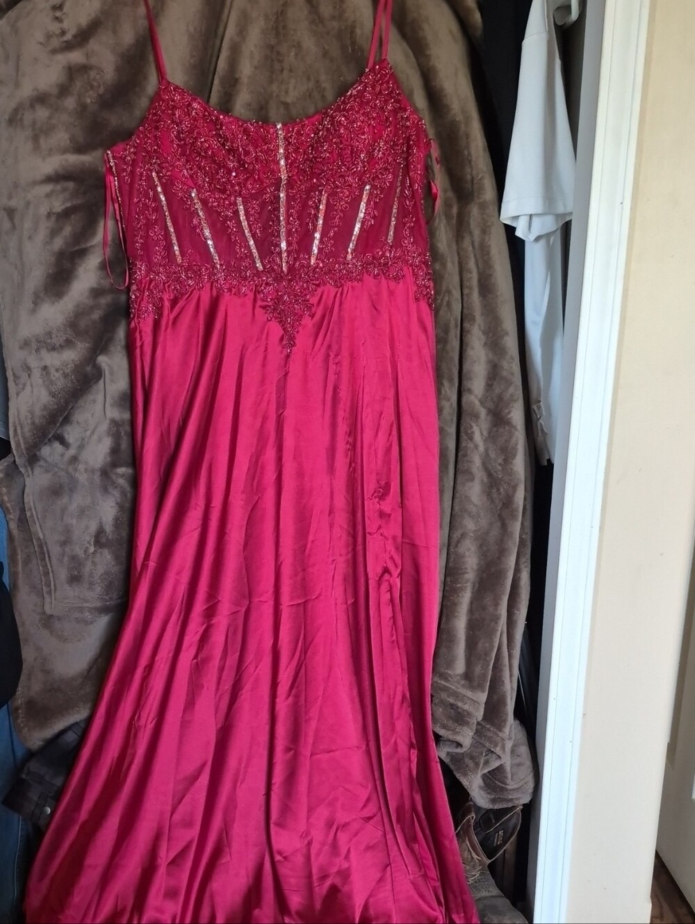 Red Embellished Spaghetti-Strap Evening Dress/ Prom